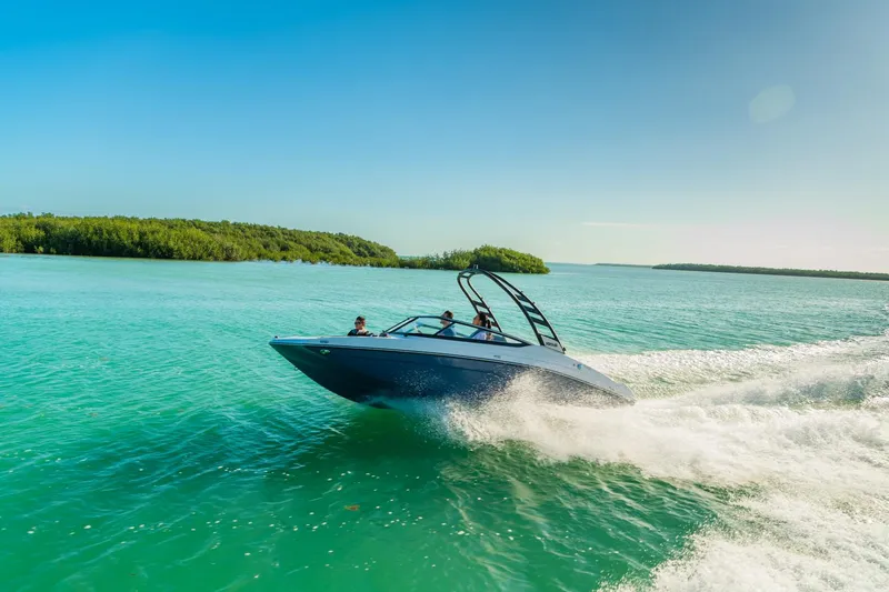 Slide: The Image of Yamaha 195S 2025 - 36