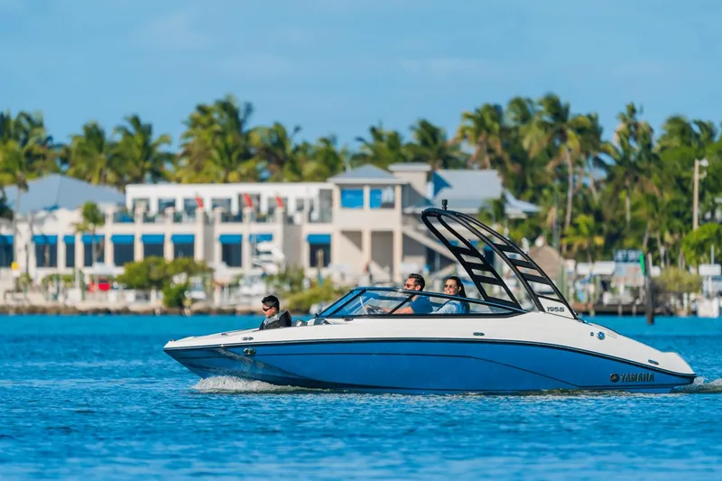 Slide: The Image of Yamaha 195S 2025 - 8