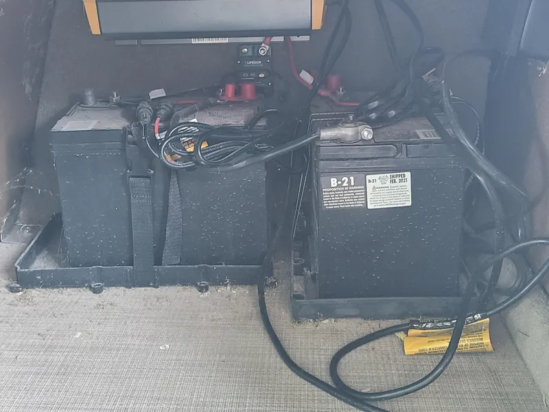 Slide: The Image of Sun Tracker Fishin' Barge 20 DLX 2021 - 16