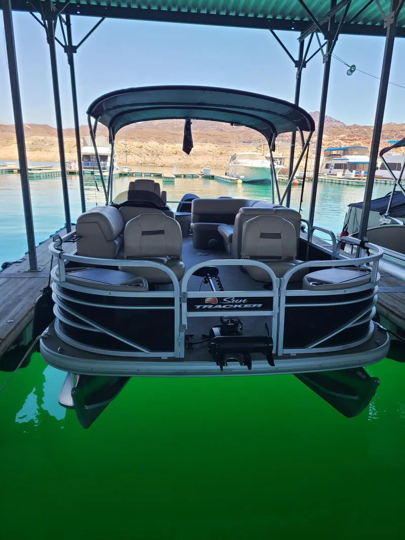 Slide: The Image of Sun Tracker Fishin' Barge 20 DLX 2021 - 5