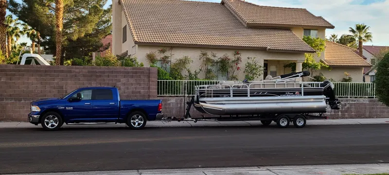 Slide: The Image of Sun Tracker Fishin' Barge 20 DLX 2021 - 7