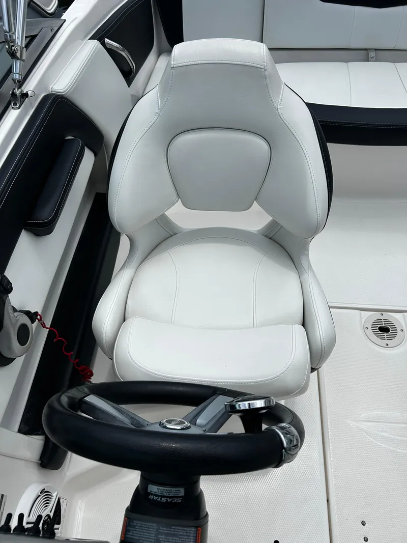Slide: The Image of Captain's seat and steering wheel of 2018 Chaparral 21 H2O Sport OB boat. - 23