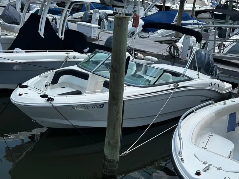 Slide: The Image of 2018 Chaparral 21 H2O Sport OB boat docked at marina. - 34
