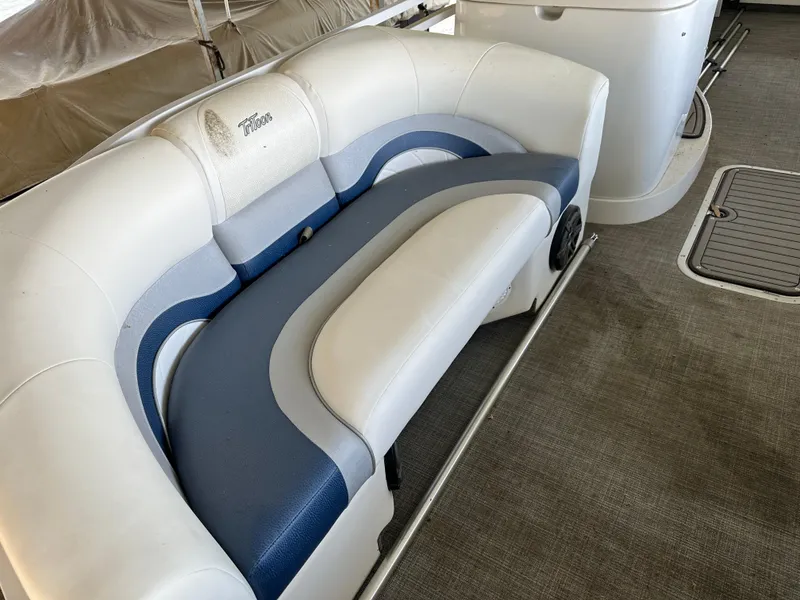 Slide: The Image of White and blue seating on 2017 JC 25 Neptoon TT Sport boat. - 11