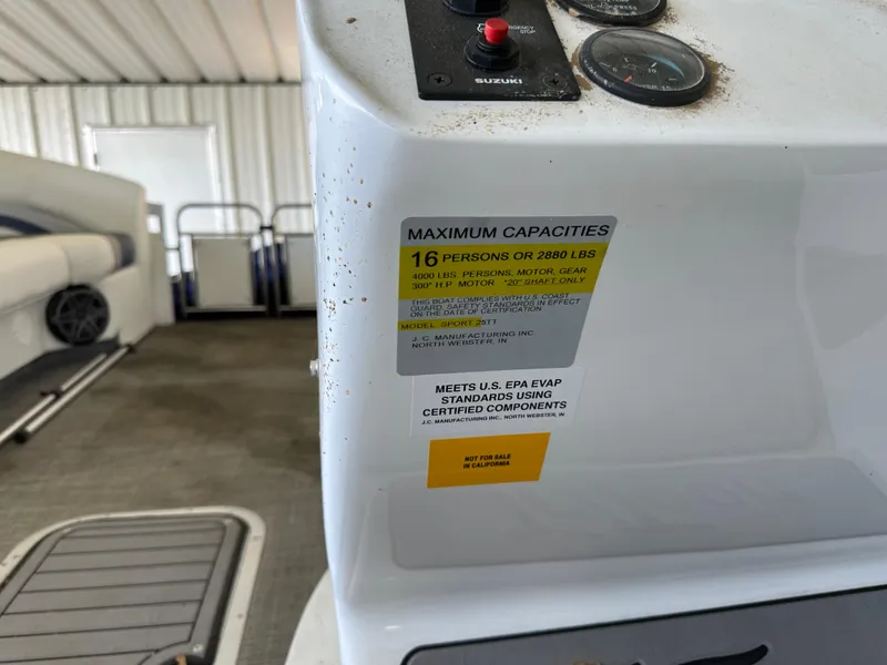 Slide: The Image of 2017 JC 25 Neptoon TT Sport capacity label, showing maximum capacity and safety standards. - 20