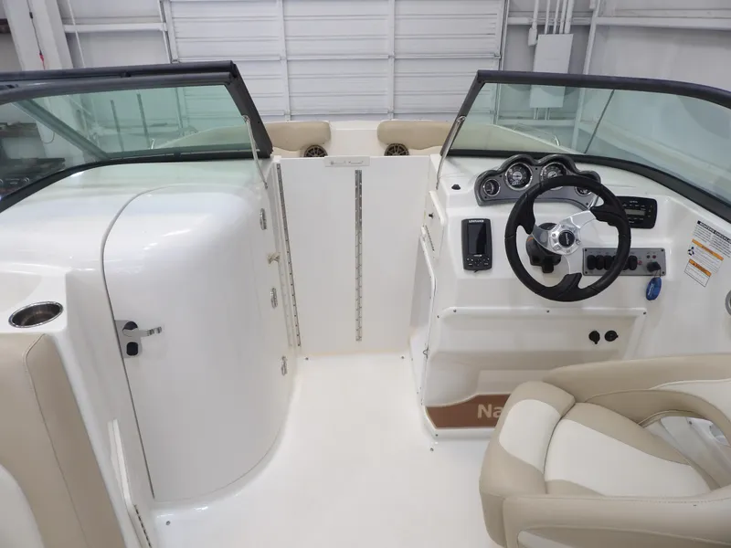 Slide: The Image of NauticStar 223 DC SPORT DECK DB 2017 - 13