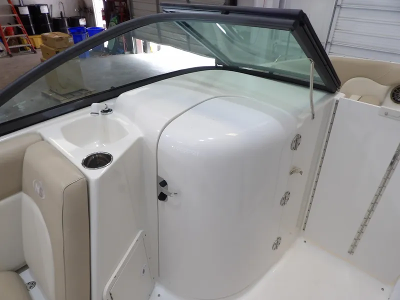 Slide: The Image of NauticStar 223 DC SPORT DECK DB 2017 - 15