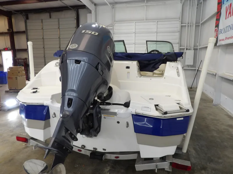 Slide: The Image of NauticStar 223 DC SPORT DECK DB 2017 - 7