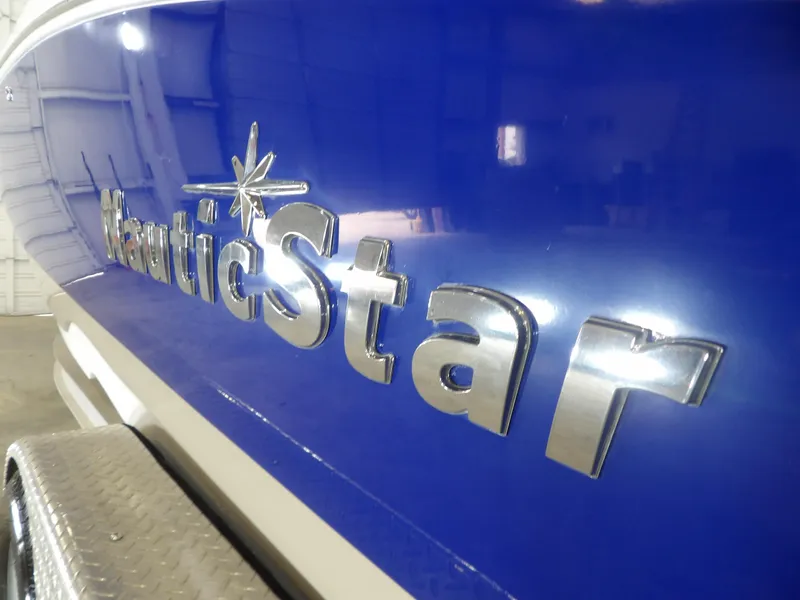 Slide: The Image of NauticStar 223 DC SPORT DECK DB 2017 - 8