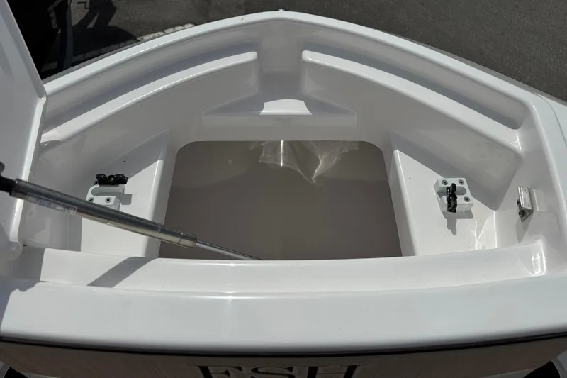 Slide: The Image of Open storage compartment on 2025 Yamaha Boats 252 FSH Sport. - 13