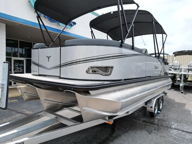 Slide: The Image of Tahoe LTZ QL25T 2025 - 10