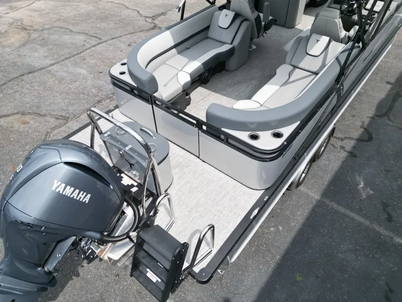 Slide: The Image of Tahoe LTZ QL25T 2025 - 12