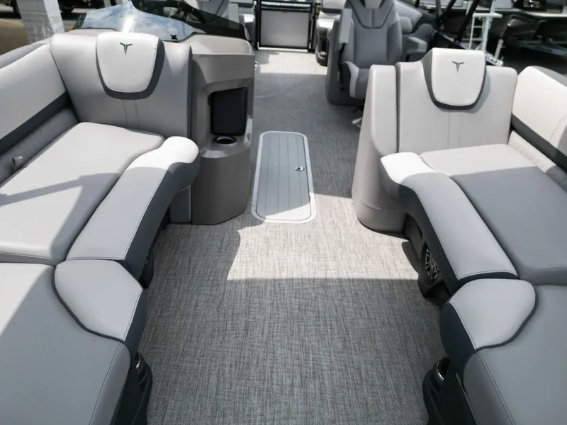 Slide: The Image of Tahoe LTZ QL25T 2025 - 17