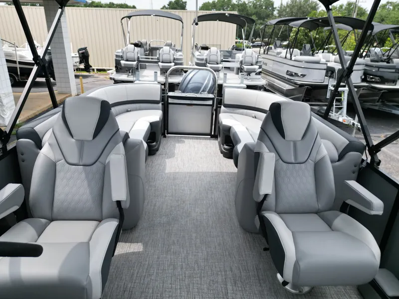 Slide: The Image of Tahoe LTZ QL25T 2025 - 18