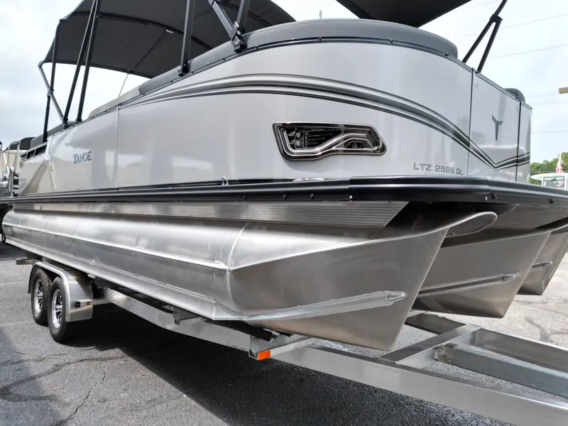 Slide: The Image of Tahoe LTZ QL25T 2025 - 6