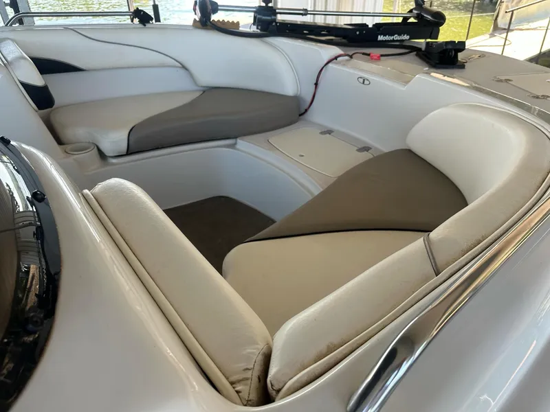 Slide: The Image of 2005 Tahoe 195 OB boat interior with cushioned seating and MotorGuide trolling motor. - 41