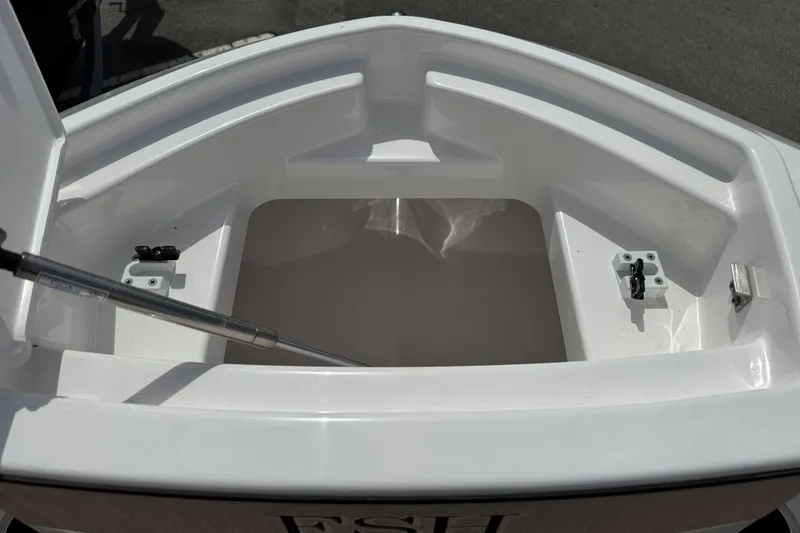 Slide: The Image of Open storage compartment on 2025 Yamaha Boats 252 FSH Sport. - 13