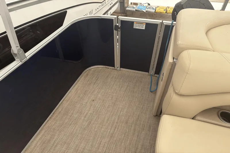 Slide: The Image of Sylvan 820 Mirage 2018 - 9