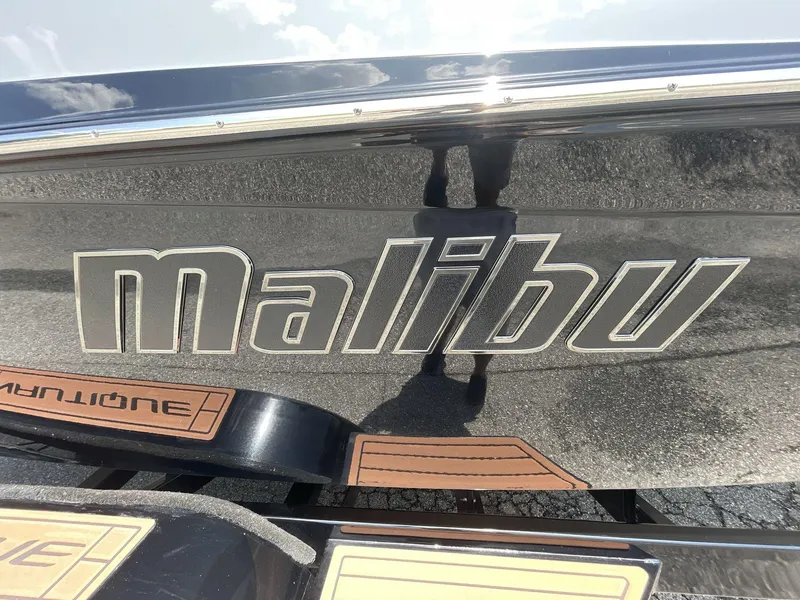 Slide: The Image of Malibu Wakesetter 21 MLX 2019 - 11