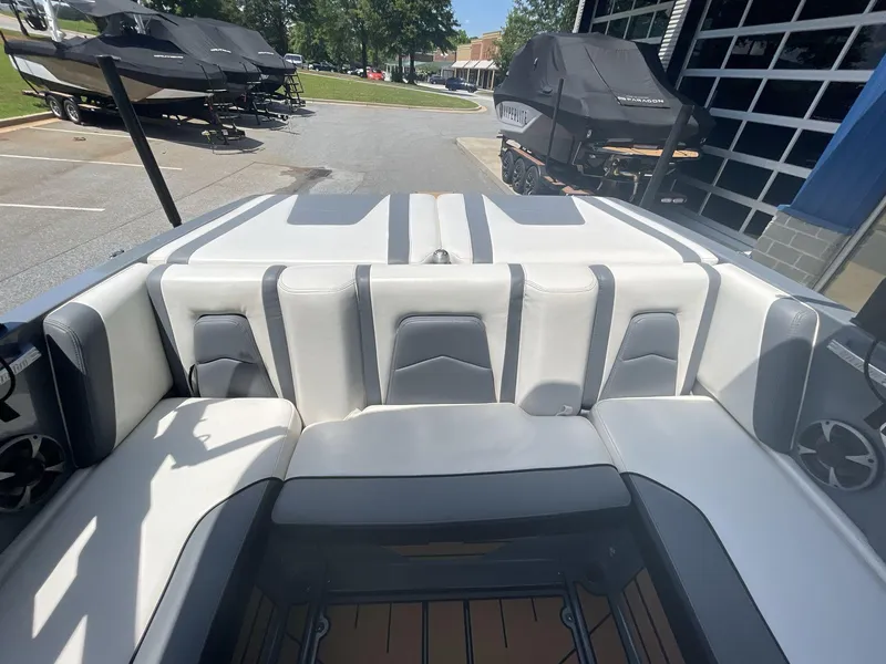 Slide: The Image of Malibu Wakesetter 21 MLX 2019 - 12