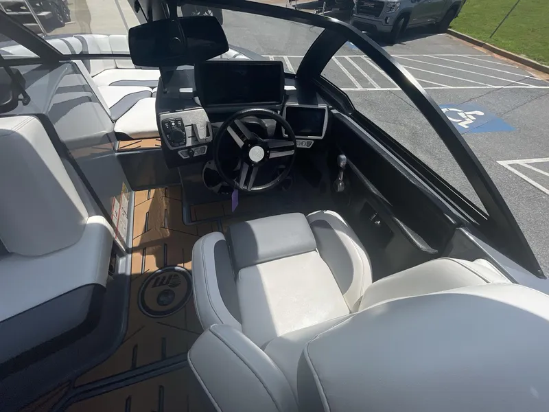 Slide: The Image of Malibu Wakesetter 21 MLX 2019 - 22