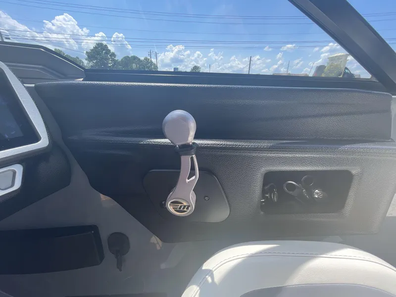 Slide: The Image of Malibu Wakesetter 21 MLX 2019 - 23