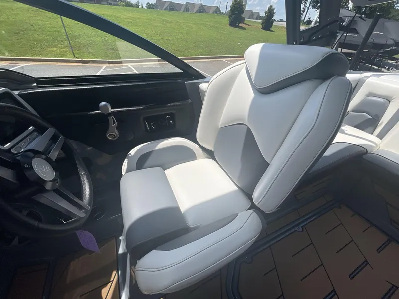 Slide: The Image of Malibu Wakesetter 21 MLX 2019 - 25