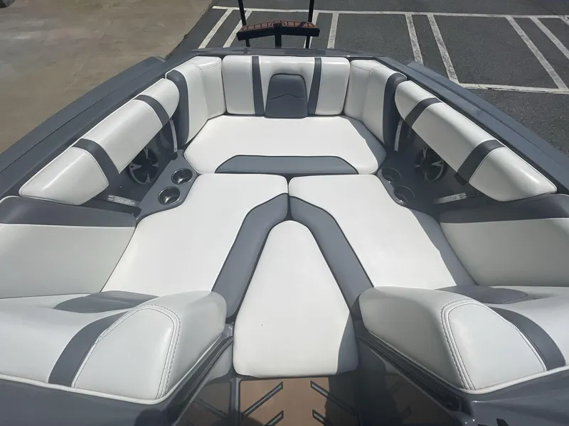 Slide: The Image of Malibu Wakesetter 21 MLX 2019 - 27