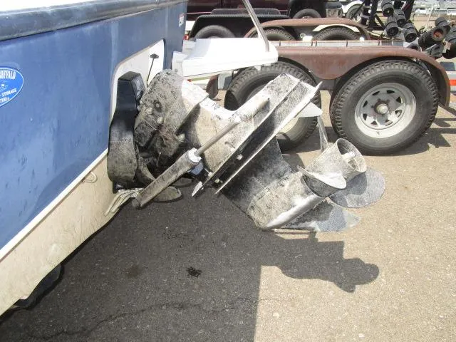 Slide: The Image of 2007 Bayliner 195 Discovery boat with visible outboard motor and trailer. - 14