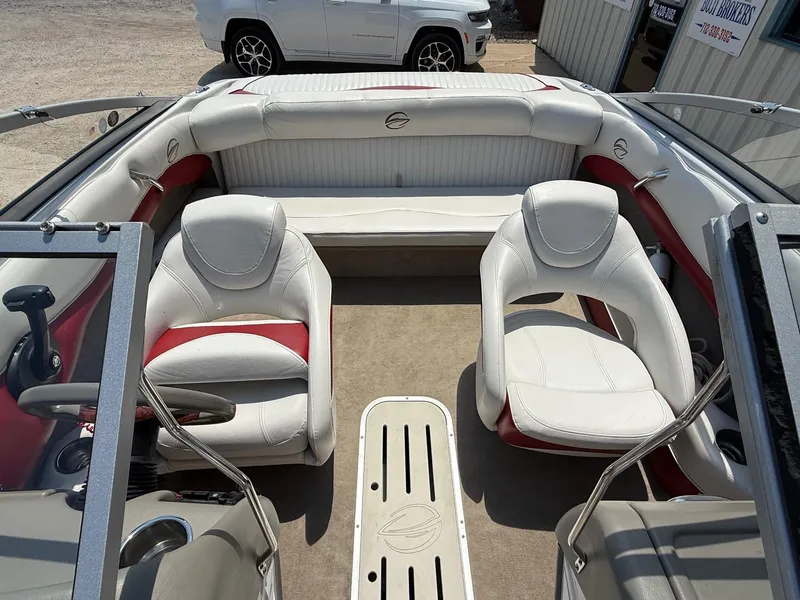 Slide: The Image of Crownline Boats 18 SS 2011 - 10