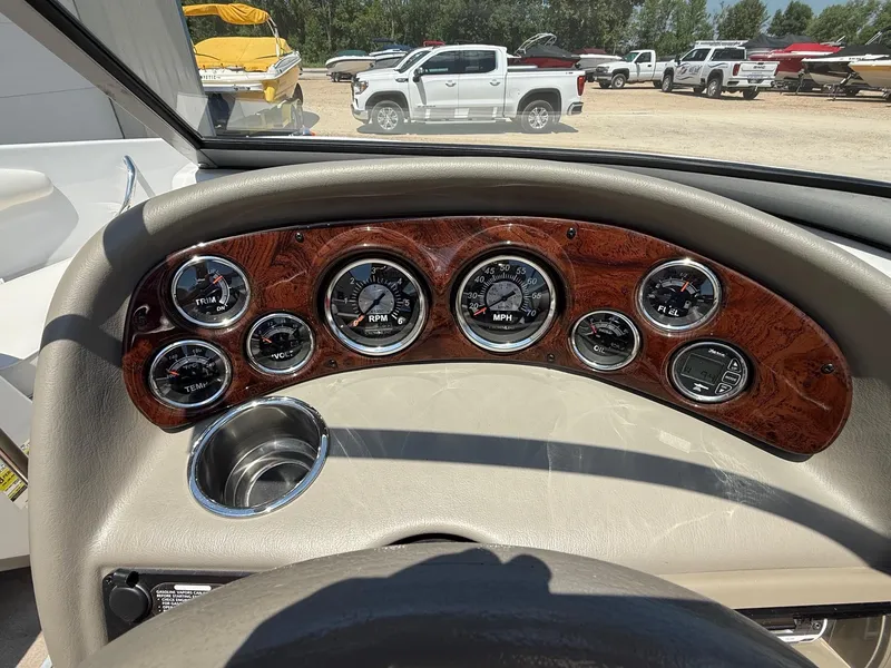 Slide: The Image of Crownline Boats 18 SS 2011 - 13