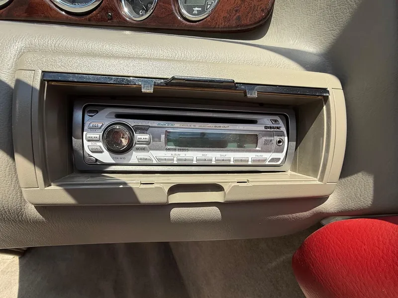 Slide: The Image of Crownline Boats 18 SS 2011 - 14