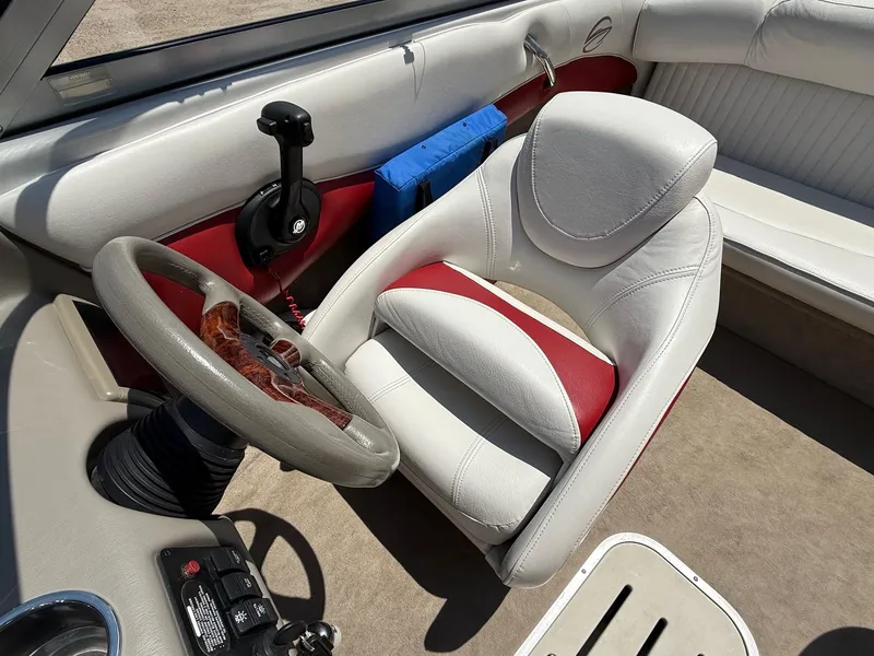 Slide: The Image of Crownline Boats 18 SS 2011 - 16