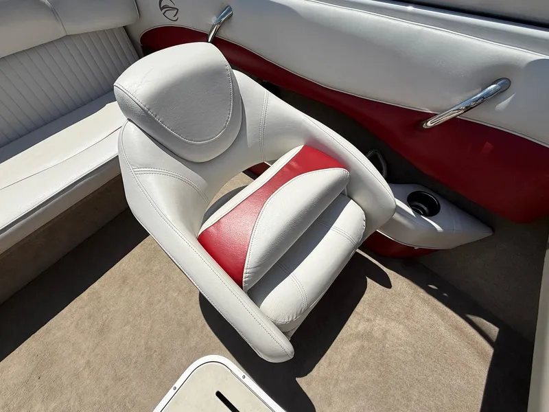 Slide: The Image of Crownline Boats 18 SS 2011 - 17