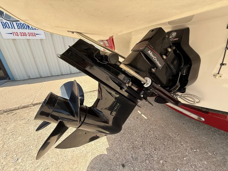 Slide: The Image of Crownline Boats 18 SS 2011 - 5