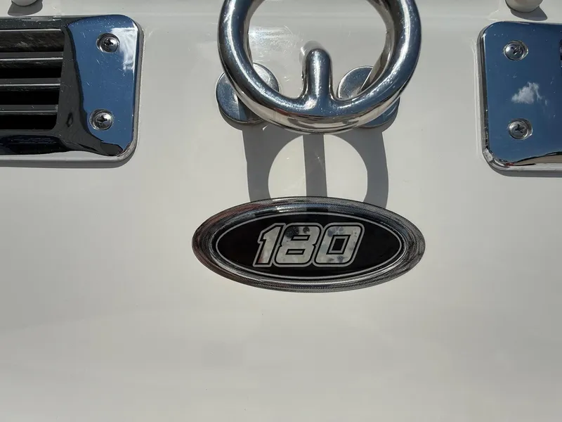 Slide: The Image of Crownline Boats 18 SS 2011 - 7