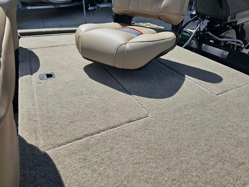 Slide: The Image of Tracker Bass Tracker Classic Limited 2026 - 10