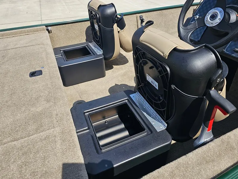 Slide: The Image of Tracker Bass Tracker Classic Limited 2026 - 13