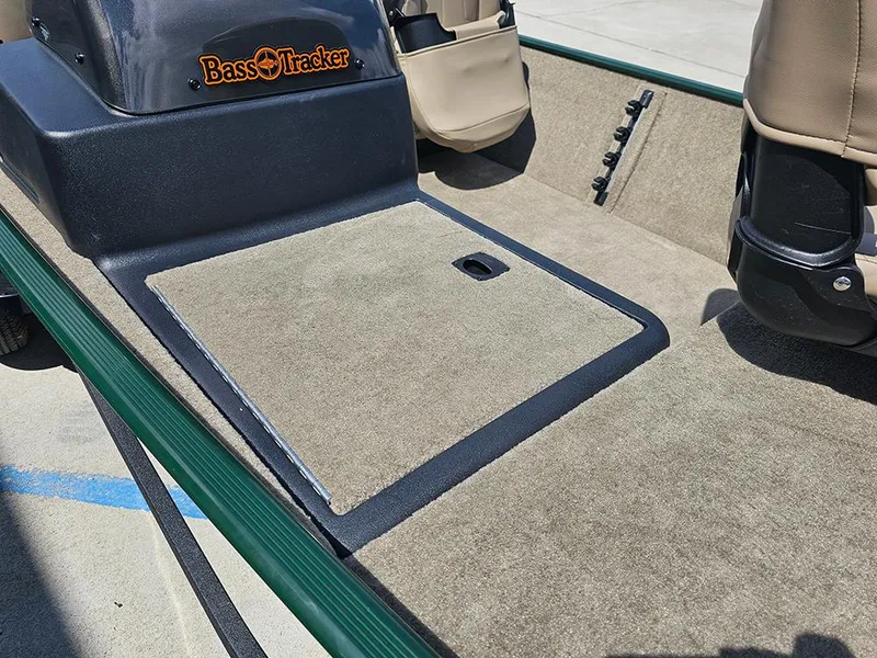 Slide: The Image of Tracker Bass Tracker Classic Limited 2026 - 15