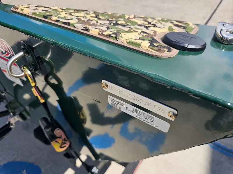 Slide: The Image of Tracker Bass Tracker Classic Limited 2026 - 21