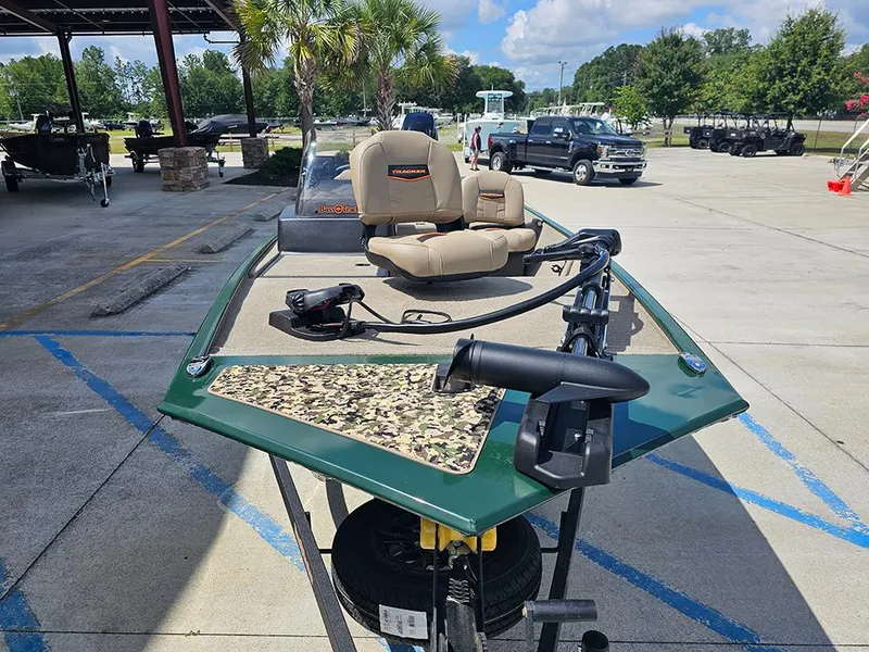 Slide: The Image of Tracker Bass Tracker Classic Limited 2026 - 4