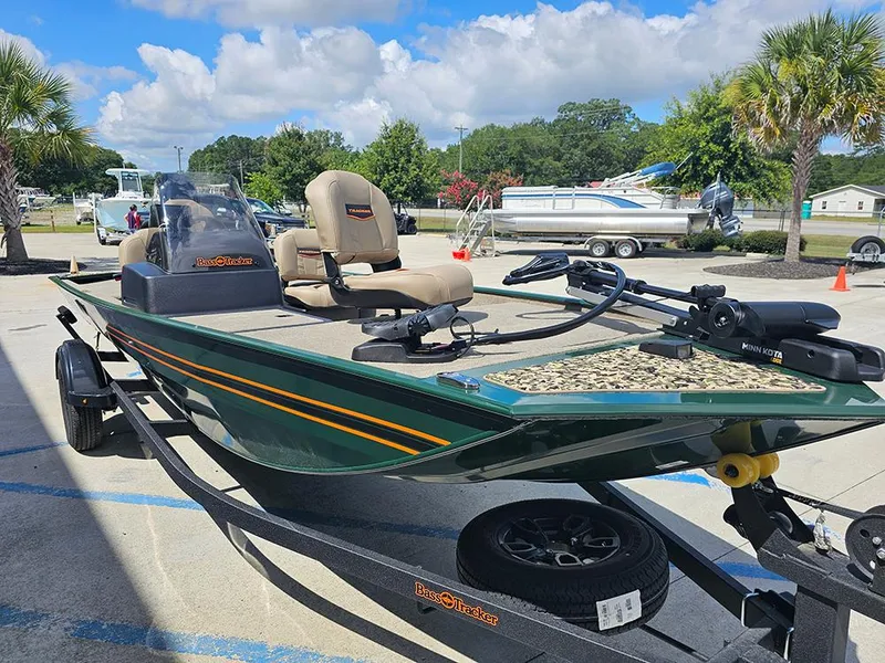 Slide: The Image of Tracker Bass Tracker Classic Limited 2026 - 5