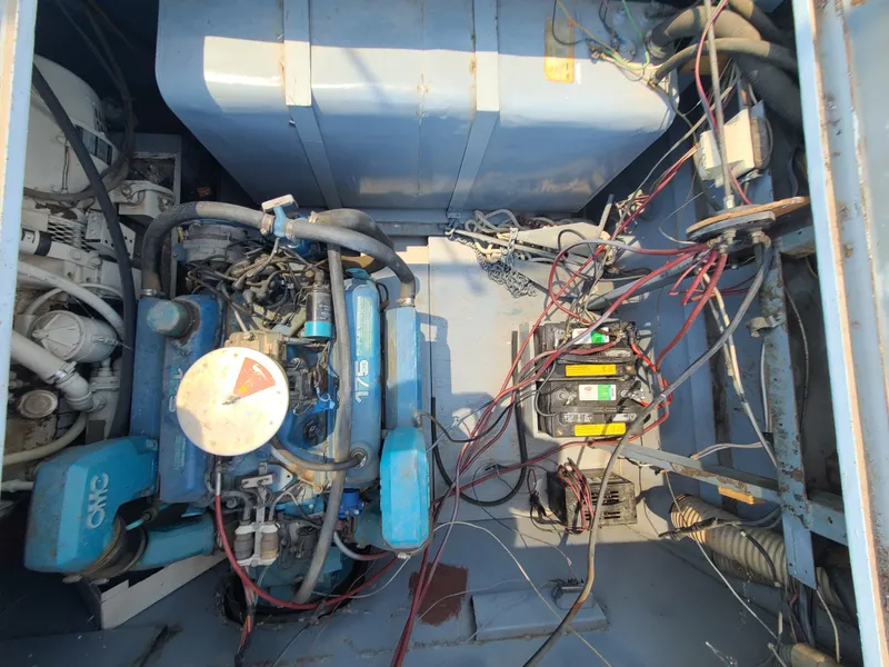 Slide: The Image of 1977 Stardust Cruisers houseboat docked, featuring rooftop view with American flag and scenic background. - 20