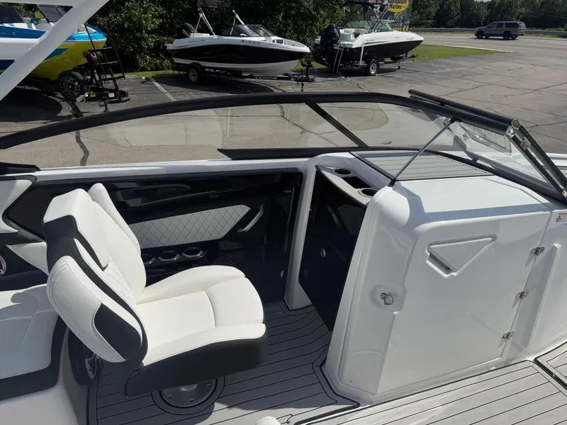 Slide: The Image of Yamaha 252S 2025 - 10