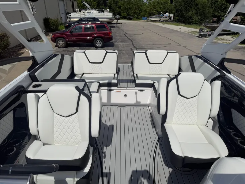 Slide: The Image of Yamaha 252S 2025 - 12