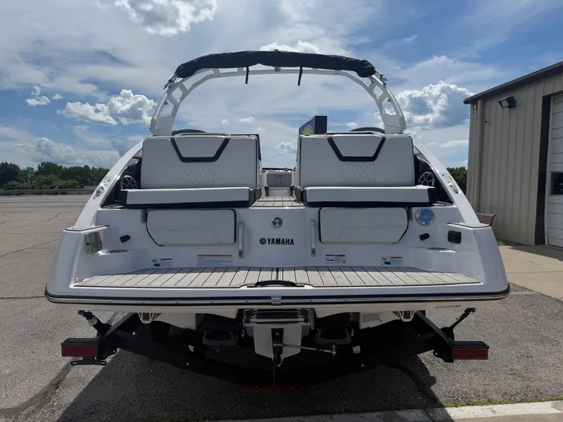 Slide: The Image of Yamaha 252S 2025 - 4