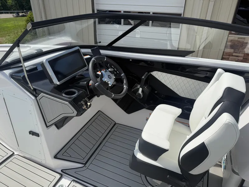 Slide: The Image of Yamaha 252S 2025 - 8