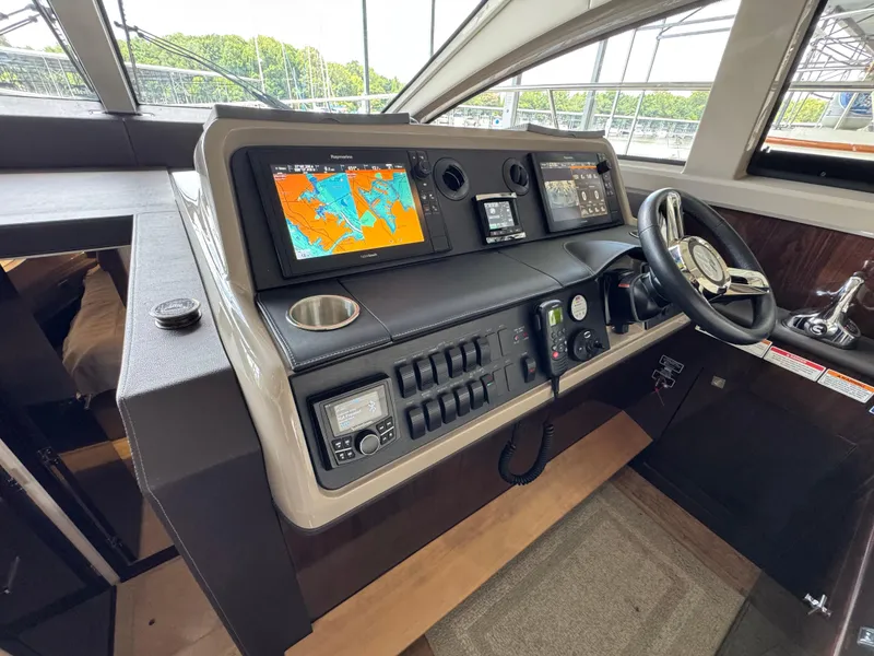 Slide: The Image of Sea Ray Sundancer 400 2017 - 50