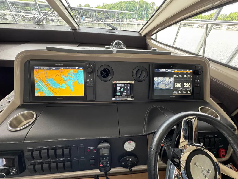 Slide: The Image of Sea Ray Sundancer 400 2017 - 51