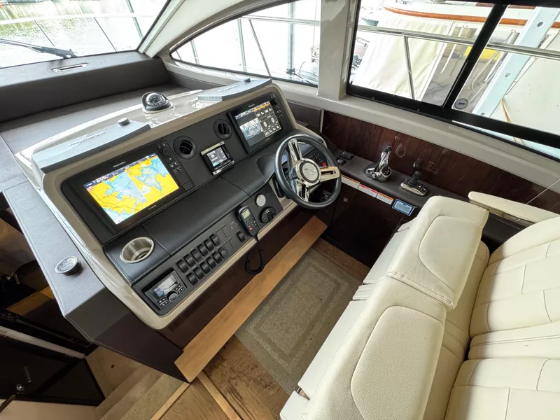 Slide: The Image of Sea Ray Sundancer 400 2017 - 54